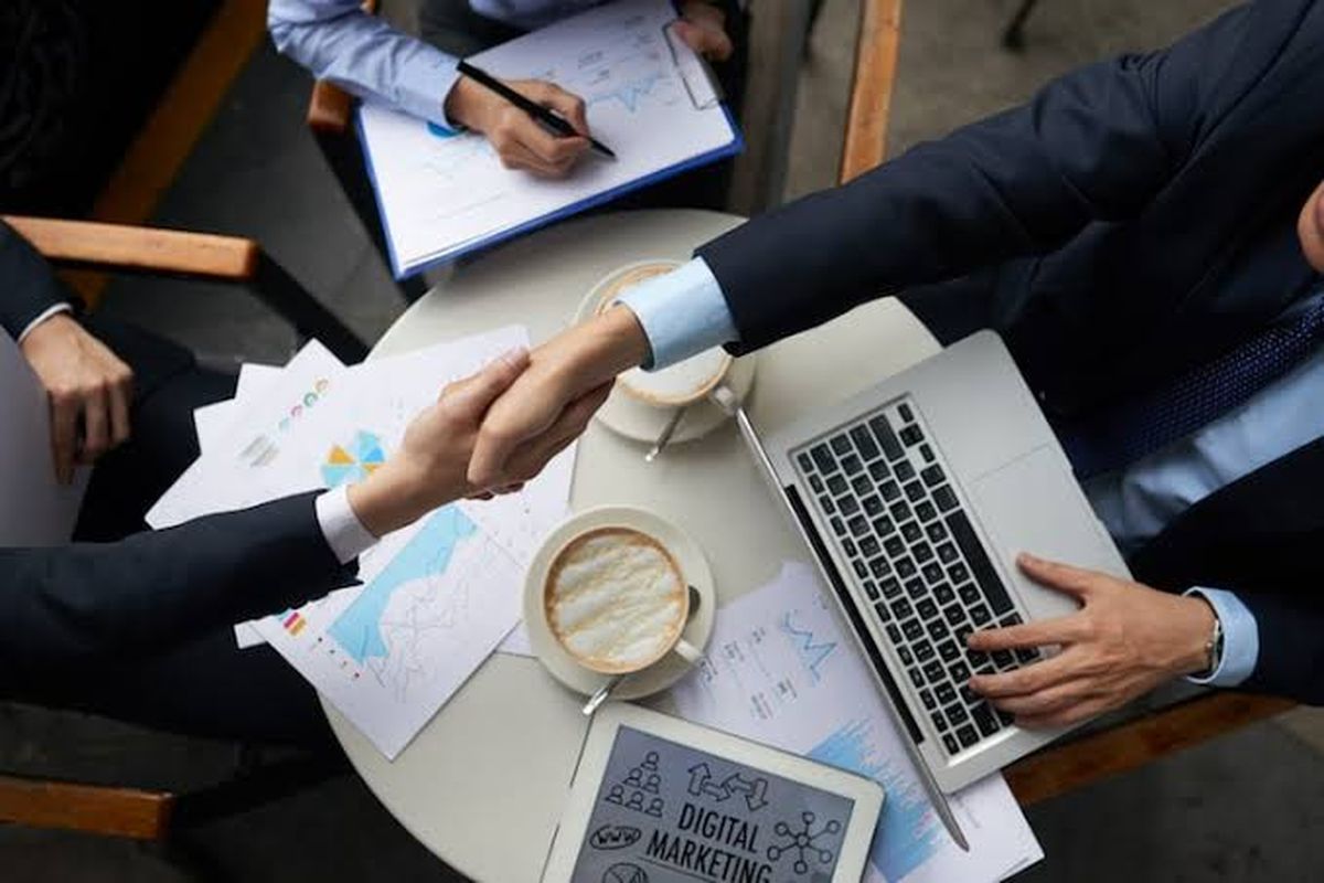 Business Management Consulting in Oman — BML advisers in a client meeting